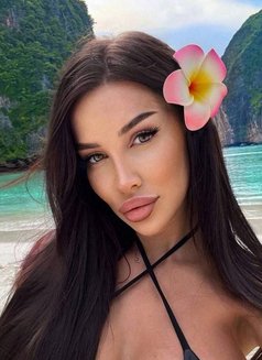 Kamilla - puta in Dubai Photo 1 of 7