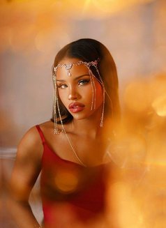 Kamilla - escort in Hong Kong Photo 5 of 12