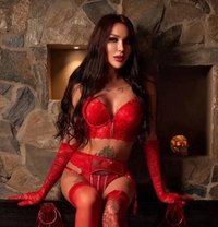 Камилла - Transsexual escort in İstanbul