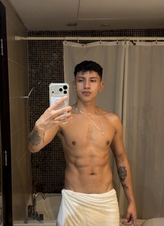 Kamilo Col - Male escort in Dubai Photo 2 of 15