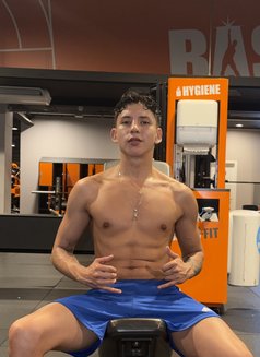 Kamilo Col - Male escort in Dubai Photo 3 of 15