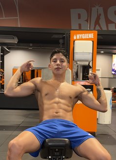 Kamilo Col - Male escort in Dubai Photo 4 of 15