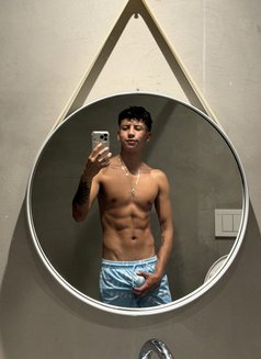 Kamilo Col - Male escort in Dubai Photo 9 of 15