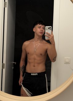Kamilo Col - Male escort in Dubai Photo 10 of 15