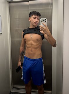 Kamilo Col - Male escort in Dubai Photo 12 of 15