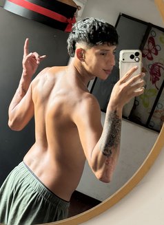 Kamilo Col - Male escort in Dubai Photo 14 of 15