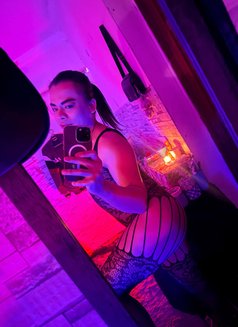 Kan 69 🇹🇭 ladyboy - Masajista in Doha Photo 1 of 6