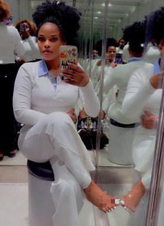 Kandy - puta in Noida Photo 2 of 7