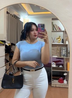 Kania Massage - masseuse in Surabaya Photo 3 of 4