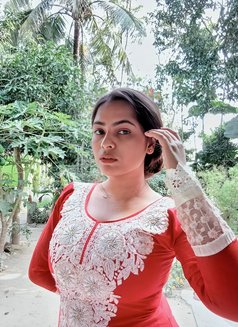 Karishma - escort in Mumbai Photo 1 of 3