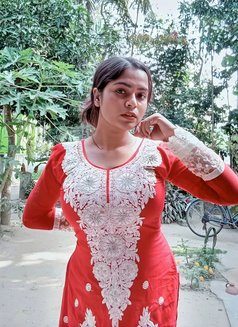 Karishma - escort in Mumbai Photo 3 of 3