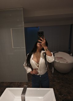 Kanika Arora - escort in Hyderabad Photo 7 of 21