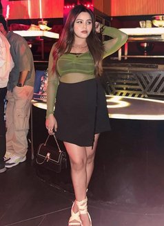 Kanika Kapoor - escort in Sharjah Photo 1 of 4