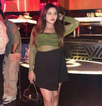 Kanika Kapoor - escort in Sharjah Photo 1 of 4