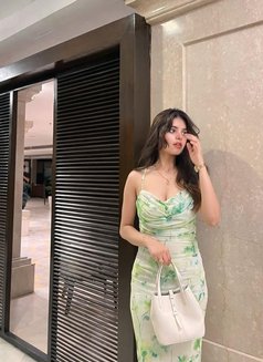 Kanika Kapoor - escort in Sharjah Photo 2 of 4