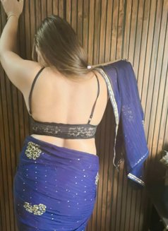 Kanika ray - puta in New Delhi Photo 8 of 12