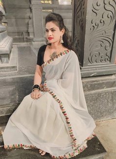 Kanishka - Transsexual escort in Hyderabad Photo 7 of 7