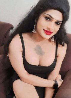 Kanishkanaidu - Transsexual escort in Hyderabad Photo 1 of 3