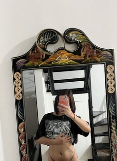 Kaori - escort in Makati City Photo 8 of 9