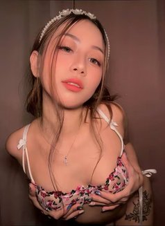 Kaori - puta in Manila Photo 2 of 12