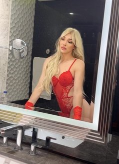 Kara Blonde - Transsexual escort in Riyadh Photo 1 of 8