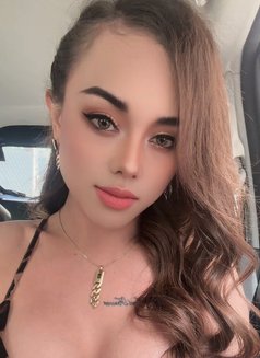 Kara - Transsexual escort in Al Ain Photo 7 of 10