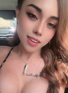 Kara - Transsexual escort in Al Ain Photo 4 of 10