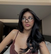 Kara - puta in Hong Kong Photo 8 of 10