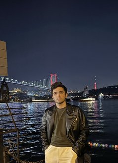 Karam - Male escort in İstanbul Photo 2 of 7