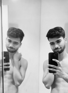 Karan 7 - Acompañantes masculino in Lucknow Photo 1 of 4