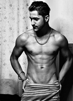 Karan - Male escort in Gurgaon Photo 15 of 27
