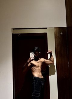 Karan - Acompañantes masculino in New Delhi Photo 20 of 21