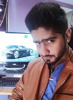 Karan Pande - masseur in Pune Photo 4 of 6