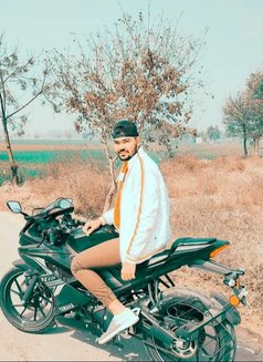 Karan Singh - Male escort in New Delhi Photo 1 of 1