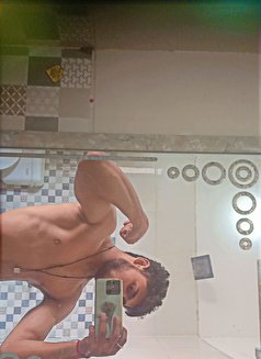 Karan Singh - Male escort in Noida Photo 3 of 7