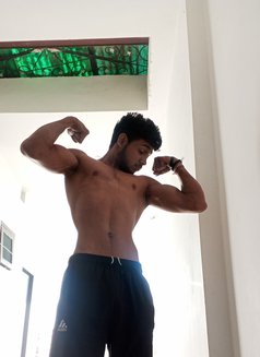 Karan Singh - Male escort in Noida Photo 6 of 7