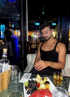 Karan - Male escort in İstanbul Photo 1 of 7