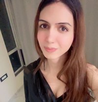 Kareena Chugh - companion in Mumbai