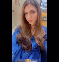 Kareena Chugh - companion in Mumbai