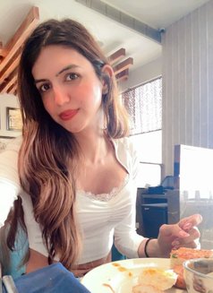 Kareena Chugh - companion in Mumbai Photo 13 of 13