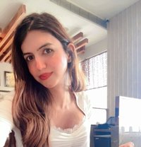 Kareena Chugh - companion in Mumbai