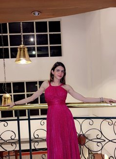 Kareena Chugh - companion in Mumbai Photo 15 of 16