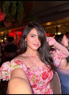 Kareena - puta in Kathmandu Photo 1 of 2