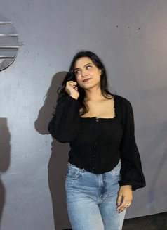 Kareena - escort in Navi Mumbai Photo 1 of 4