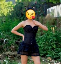 Kareena sanu - puta in Kathmandu