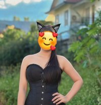 Kareena sanu - puta in Kathmandu