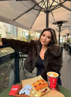 Kari̇na - escort in İstanbul Photo 7 of 11