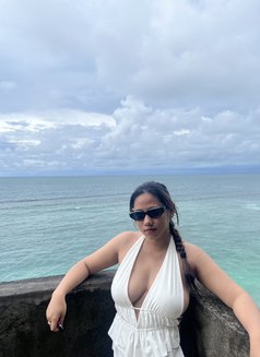 Karin Big Tits - puta in Jakarta Photo 16 of 26