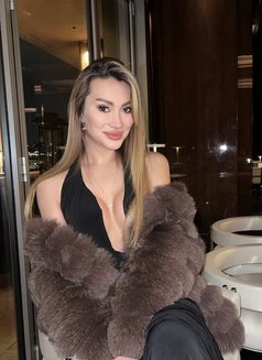 KARINA 20cm - Transsexual escort in İstanbul Photo 24 of 24