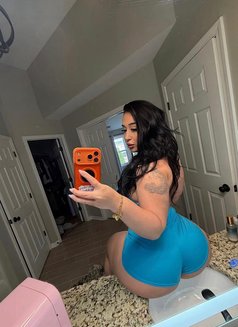 Karina - escort in Okinawa Island Photo 3 of 4